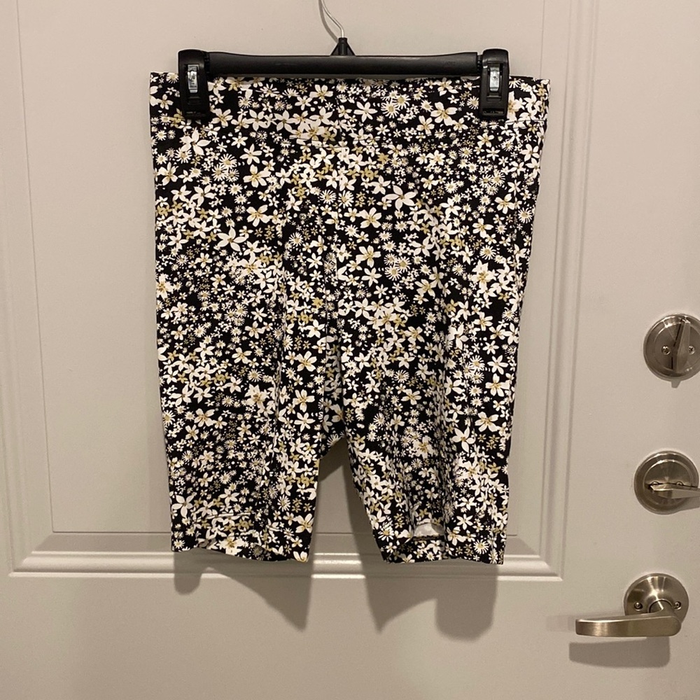 Old navy size M bike shorts